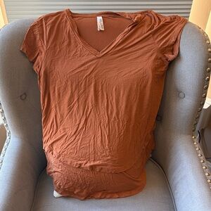 Latched Mama Women's V-Neck Short Sleeve Nursing Top - Rust